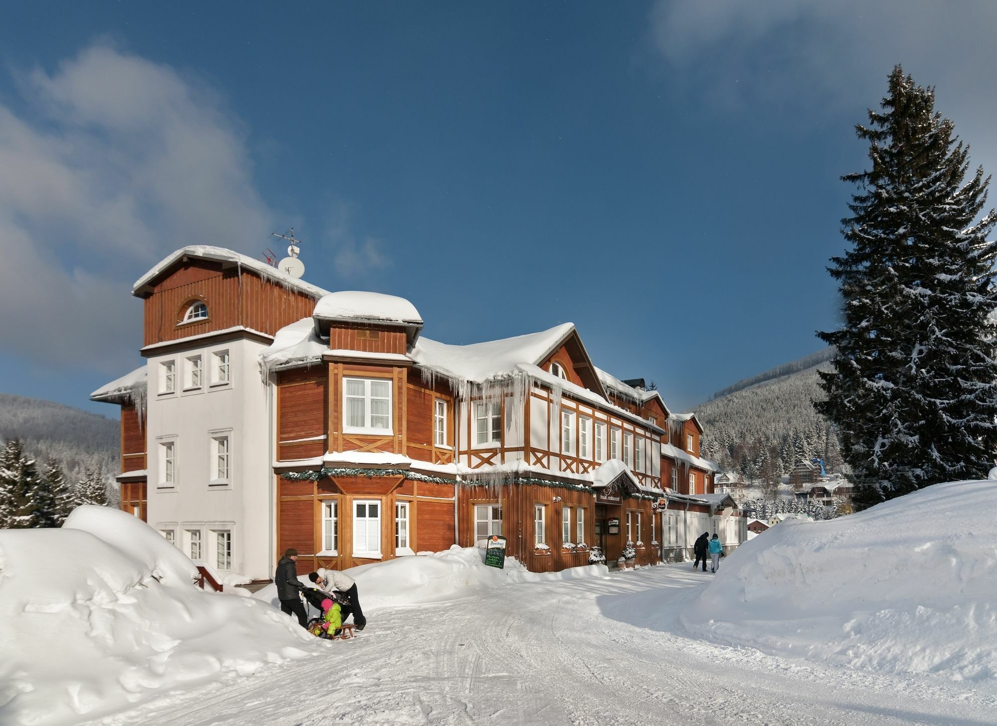 Hotel Snezka Špindlerŭv Mlýn Exterior foto